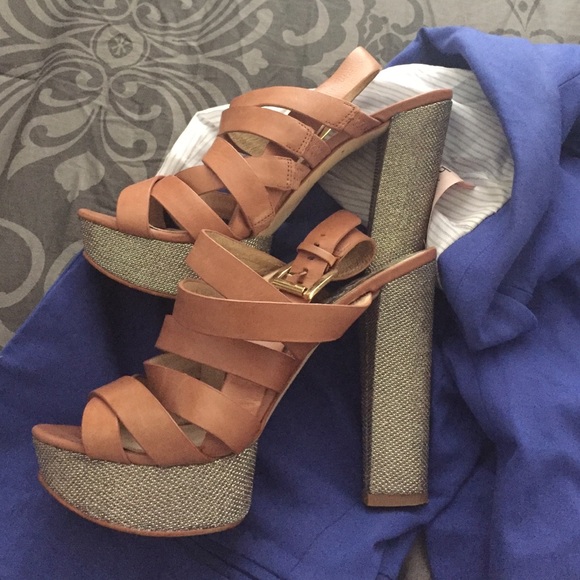 michael kors sandal - Picture 2 of 3